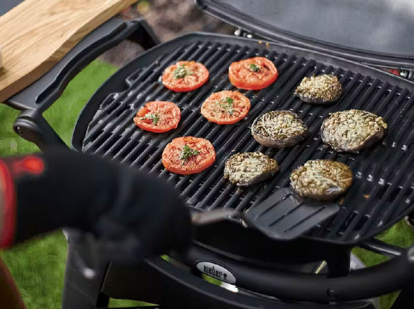 Газовый гриль WEBER Q 2200 Stand Black Line в Новосибирске