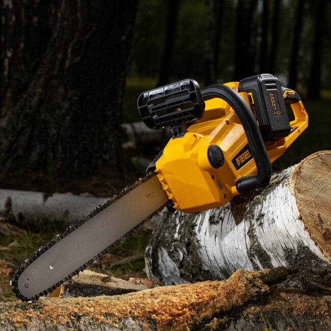 Цепная пила аккумуляторная бесщеточная RCS400-36, Li-ion, 36 В, 4 Ач, шина 400 мм Denzel в Новосибирске