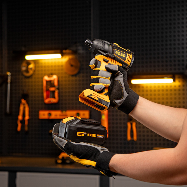 Винтоверт ударный аккумуляторный бесщет CID-IB-200-0, 18В Li-Ion Denzel в Новосибирске