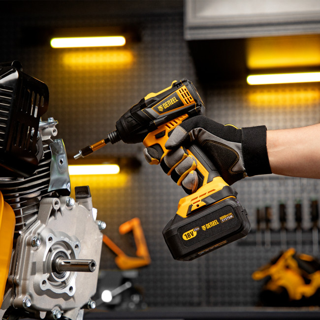 Винтоверт ударный аккумуляторный бесщет CID-IB-200-0, 18В Li-Ion Denzel в Новосибирске