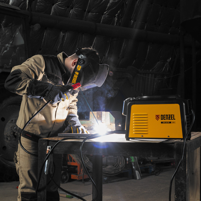 Аппарат инвертор. дуговой сварки SDM-220 Top, 220 А, ПВ 60% кейс Denzel в Новосибирске