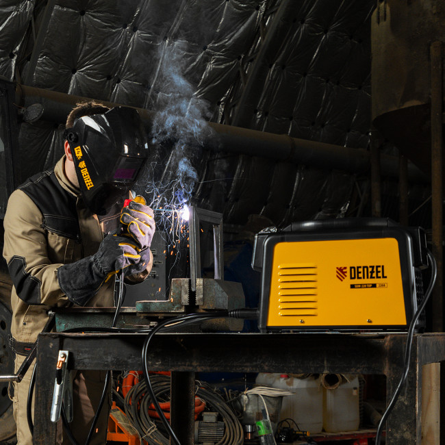 Аппарат инвертор. дуговой сварки SDM-220 Top, 220 А, ПВ 60% кейс Denzel в Новосибирске