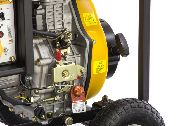 Генератор дизельный DD6300Е, 5.0 кВт, 220 В/50 Гц, 15 л, электростартер Denzel в Новосибирске