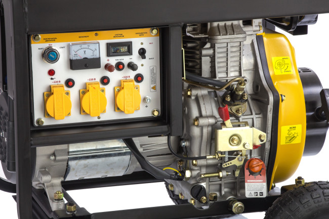 Генератор дизельный DD6300Е, 5.0 кВт, 220 В/50 Гц, 15 л, электростартер Denzel в Новосибирске