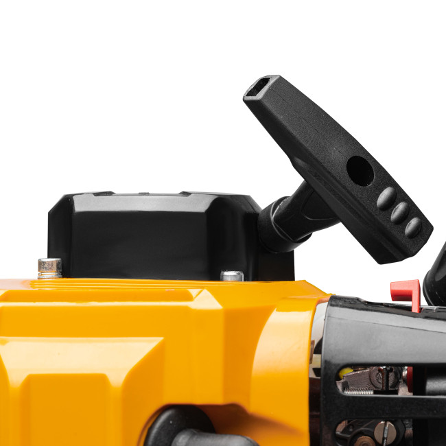 Триммер бензиновый DTS-43S, 43 см3, разъемная штанга, состоит из 2 частей Denzel в Новосибирске