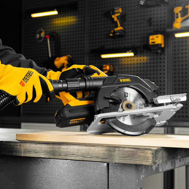 Пылесос строительный RVC30, 1400 Вт, бак 30 л, шланг 3 м, розетка с автосинхр. Denzel в Новосибирске