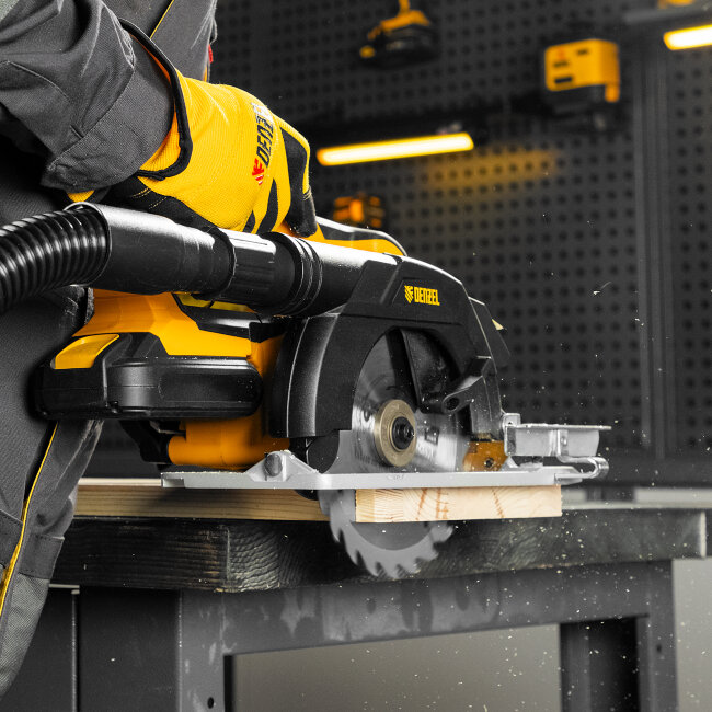 Пылесос строительный RVC30, 1400 Вт, бак 30 л, шланг 3 м, розетка с автосинхр. Denzel в Новосибирске