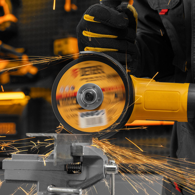 Машина шлифовальная угловая AG125-1500, 1500 Вт, 125 мм, 3000-11000 об/мин Denzel в Новосибирске