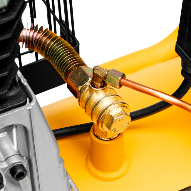 Компрессор воздушный BCI2300/100, ременный привод, 2.3 кВт, 100 литров, 400 л/мин Denzel в Новосибирске