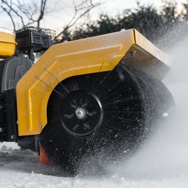 Гибридная снегоуборочная машина с функц. подметания SWB-600, 212 сс, руч. старт, 2 насадки Denzel в Новосибирске