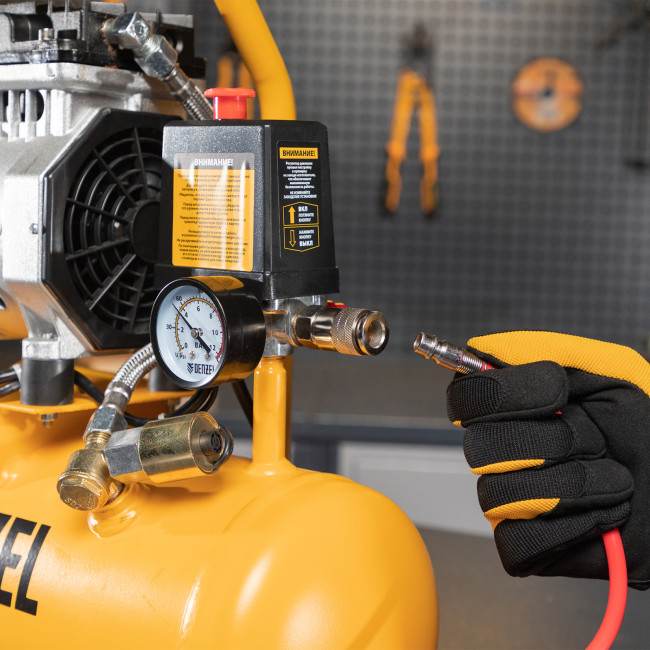 Компрессор DLS650/10 безмаслянный малошумный 650 Вт, 120 л/мин, ресивер 10 л Denzel в Новосибирске