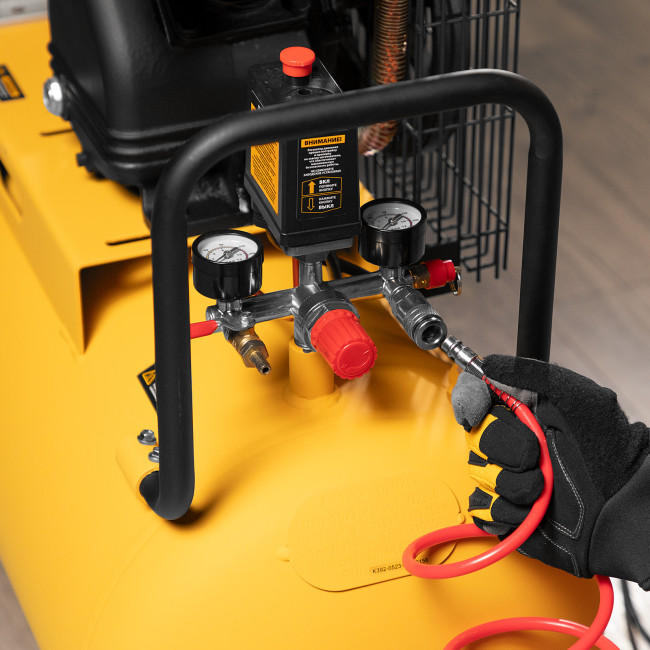 Компрессор воздушный BCV2200/100, ременный привод, 2.2 кВт, 100 литров, 370 л/мин Denzel в Новосибирске