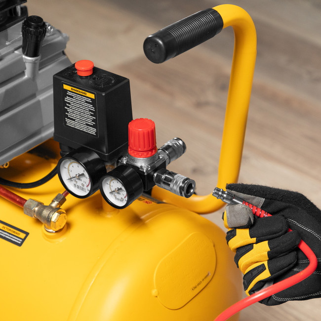 Компрессор воздушный, прямой привод DC1500/50, 1.5 кВт, 50 литров, 220 л/мин Denzel в Новосибирске