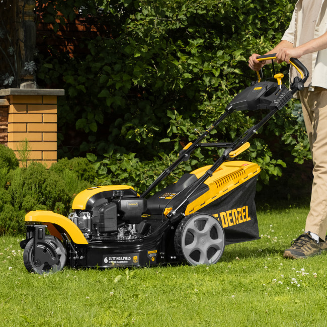 Бензиновая газонокосилка GLT-460SP-T, Trike 149 см3, 46 см, привод, панель, 60л Denzel  в Новосибирске