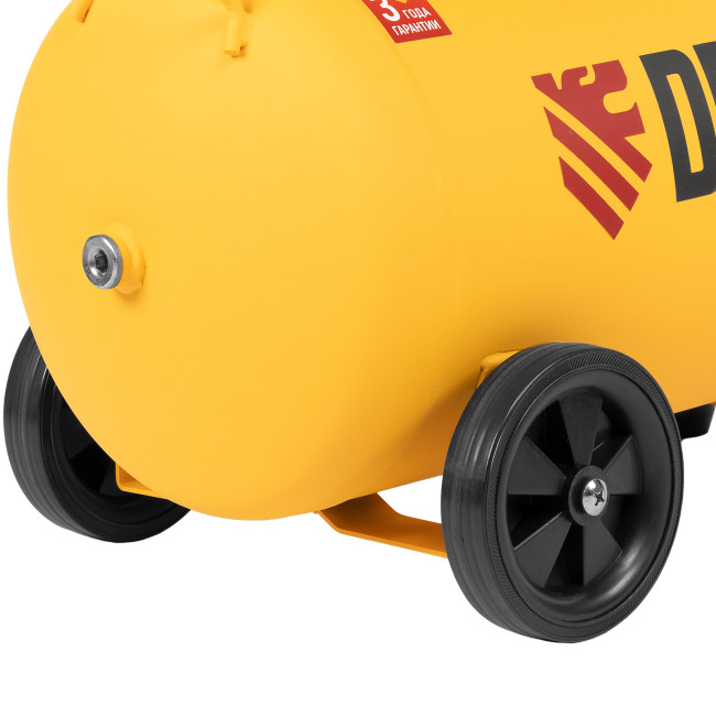 Компрессор воздушный прям. привод DCV1800/50, 1,8 кВт, 50 литров, 320 л/мин Denzel в Новосибирске