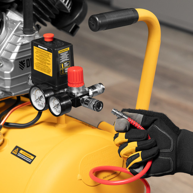 Компрессор воздушный прям. привод DCV1800/50, 1,8 кВт, 50 литров, 320 л/мин Denzel в Новосибирске