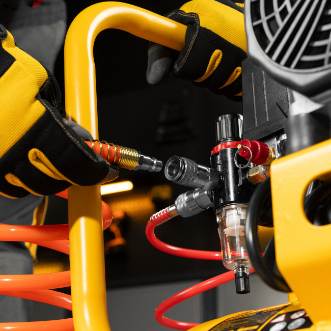 Компрессор безмасляный, малошумный DLS 2200/50, 2200 Вт, 2x1100, 50 л, 380 л/мин Denzel в Новосибирске