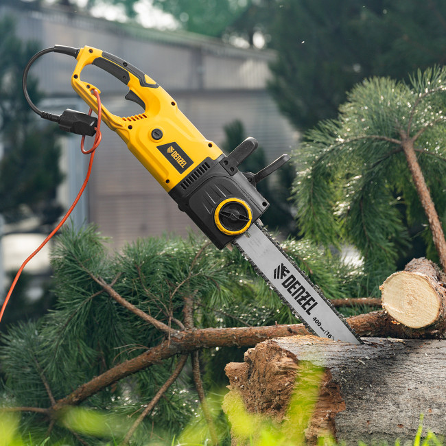 Пила цепная электрическая EDS-2000, 2 кВт,продольная, шина 40 см, шаг 3/8, паз 1.3 мм, 56 звеньев Denzel в Новосибирске