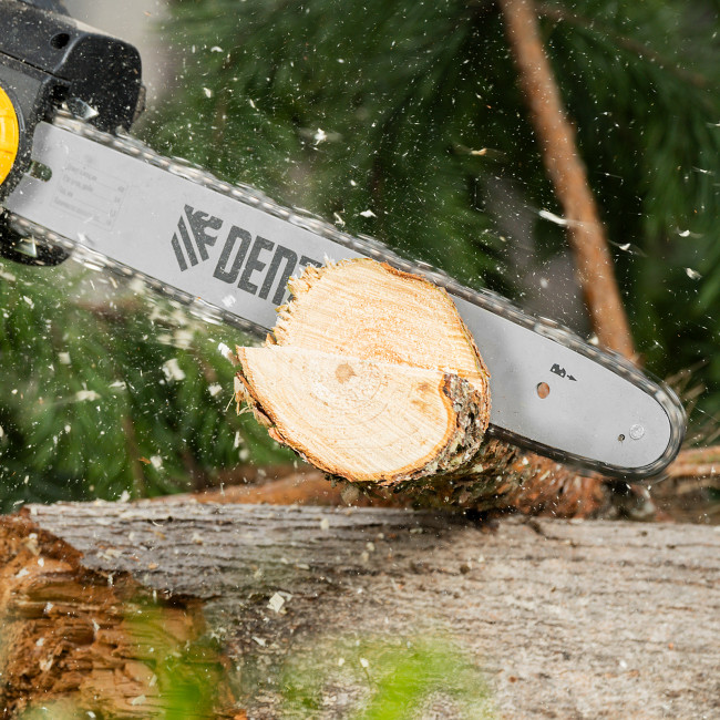 Пила цепная электрическая EDS-2000, 2 кВт,продольная, шина 40 см, шаг 3/8, паз 1.3 мм, 56 звеньев Denzel в Новосибирске