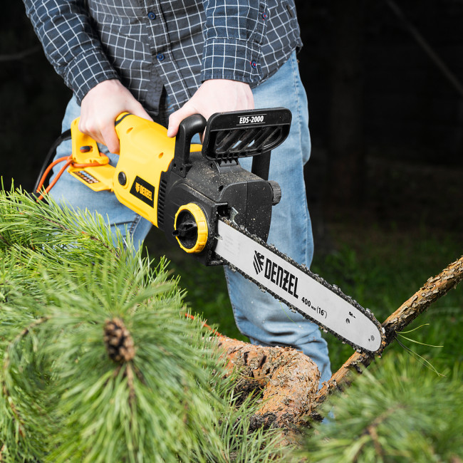 Пила цепная электрическая EDS-2000, 2 кВт,продольная, шина 40 см, шаг 3/8, паз 1.3 мм, 56 звеньев Denzel в Новосибирске