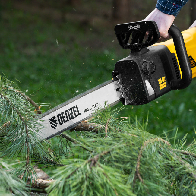 Пила цепная электрическая EDS-2000, 2 кВт,продольная, шина 40 см, шаг 3/8, паз 1.3 мм, 56 звеньев Denzel в Новосибирске