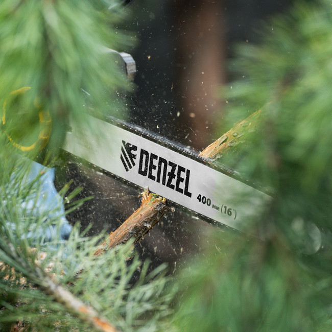 Пила цепная электрическая EDS-2000, 2 кВт,продольная, шина 40 см, шаг 3/8, паз 1.3 мм, 56 звеньев Denzel в Новосибирске