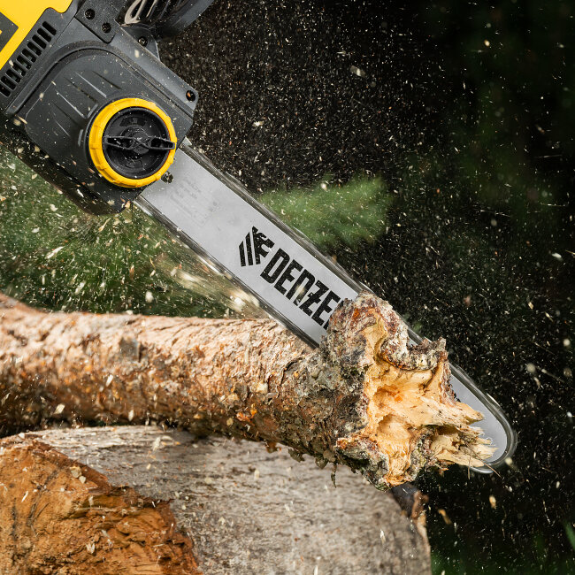 Пила цепная электрическая EDS-2000, 2 кВт,продольная, шина 40 см, шаг 3/8, паз 1.3 мм, 56 звеньев Denzel в Новосибирске