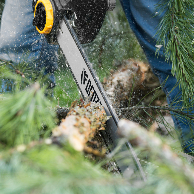 Пила цепная электрическая EDS-2200, 2.2 кВт,продольная, шина 45 см, шаг 3/8, паз 1.3 мм, 62 звена Denzel в Новосибирске