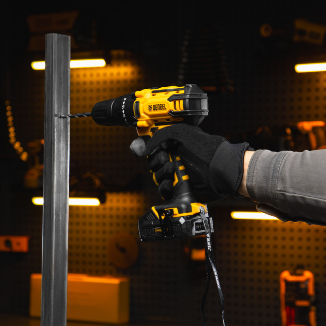 Дрель-шуруповерт аккумуляторная CDL-12-02BM, Li-Ion, 12 В, 2 акк. Denzel в Новосибирске