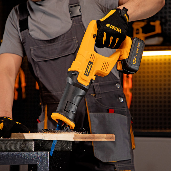 Пила сабельная аккумуляторная CRC-115-0,  18В Li-Ion Denzel в Новосибирске