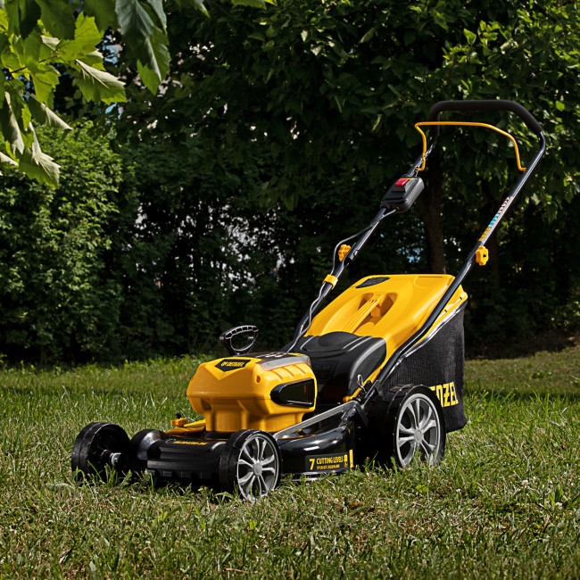 Газонокосилка аккумуляторная бесщеточная RLM450-36, Li-ion, 36 В, 4 Ач, 450 мм, травосборник 40 л Denzel в Новосибирске
