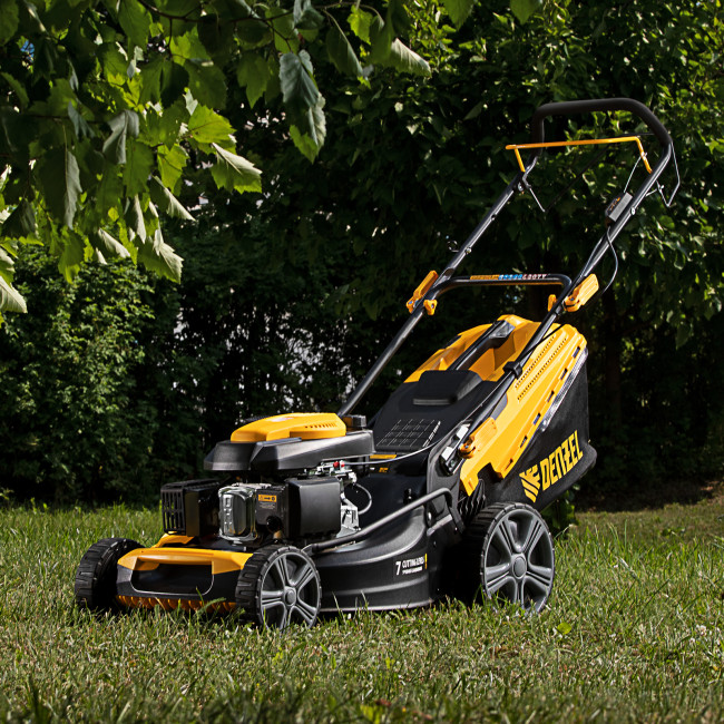 Газонокосилка бензиновая GLD-460SP, 146 куб.см, ширина 46 см, привод 7 уровней, травосборник 50 л Denzel в Новосибирске