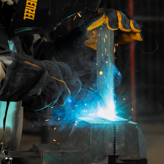 Аппарат инвертор. полуавтомат. cварки IMIG-200, 200 А, ПВ 60%, катушка 5 кг Denzel в Новосибирске