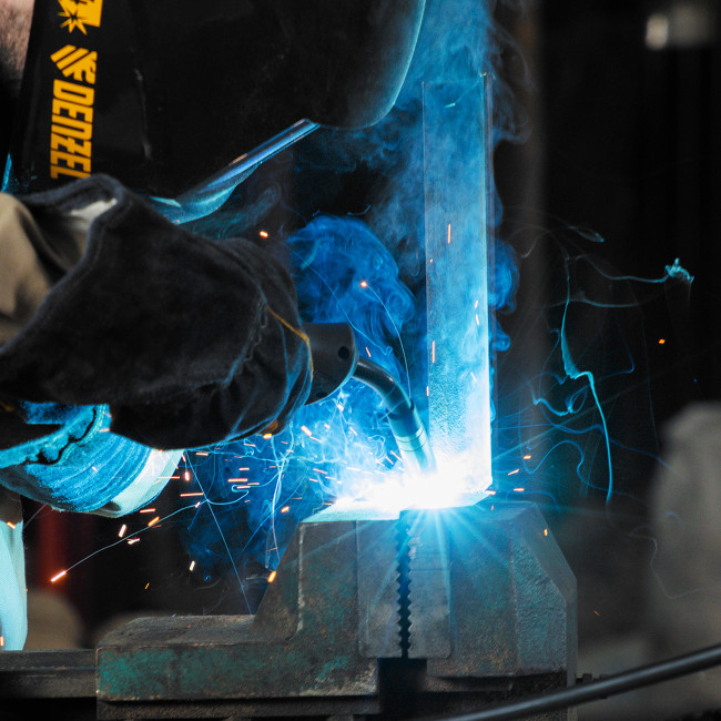 Аппарат инвертор. полуавтомат. cварки IMIG-200, 200 А, ПВ 60%, катушка 5 кг Denzel в Новосибирске