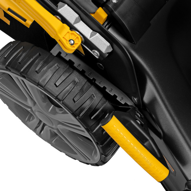 Газонокосилка бензиновая GLD-520SP, 196 куб.см, ширина 52 см, привод, 7 уровней,травосборник 60 л Denzel в Новосибирске