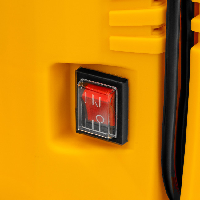 Компрессор воздушный DL1300, 10 бар, 1,3 кВт 180 л/мин 5 л, с набором аксессуаров Denzel в Новосибирске