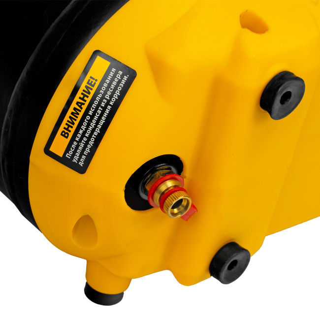 Компрессор воздушный DL1300, 10 бар, 1,3 кВт 180 л/мин 5 л, с набором аксессуаров Denzel в Новосибирске