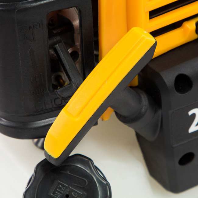 Триммер бензиновый DT 25, 25 см3, 1.3 л. с, неразъемная штанга, состоит из 2 частей Denzel в Новосибирске