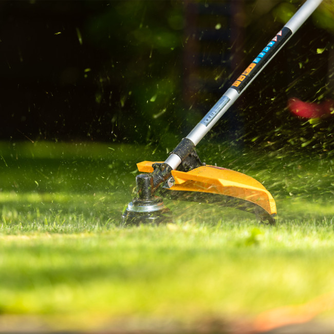 Триммер бензиновый DT 33S, 33 см3, 1.8 л. с, разъемная штанга, состоит из 2 частей Denzel в Новосибирске