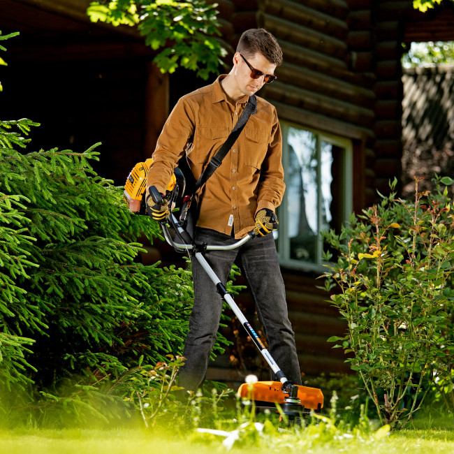 Триммер бензиновый DT 43S, 43 см3, 2.5 л. с, разъемная штанга, состоит из 2 частей Denzel в Новосибирске