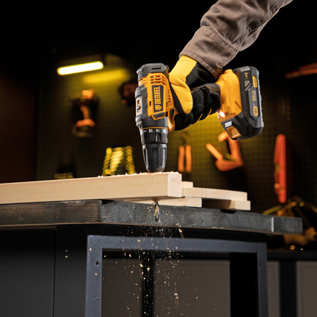 Дрель-шуруповерт аккумуляторная CDL-18-02BM, Li-Ion, 18 В, 2 аккумулятор Denzel в Новосибирске