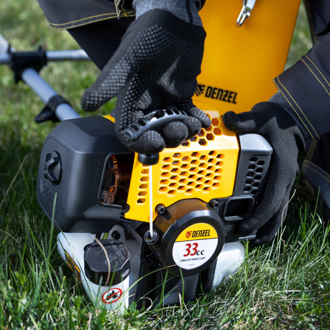 Триммер бензиновый DGT 330, 33 см3, 1.8 л. с, неразъемная штанга, состоит из 2 частей Denzel в Новосибирске