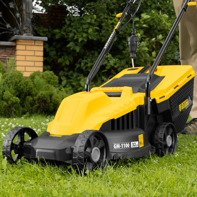 Газонокосилка электрическая GM-1100, 1100 Вт, шир. 32 см, 3 уров., травосб. 30 л Denzel в Новосибирске