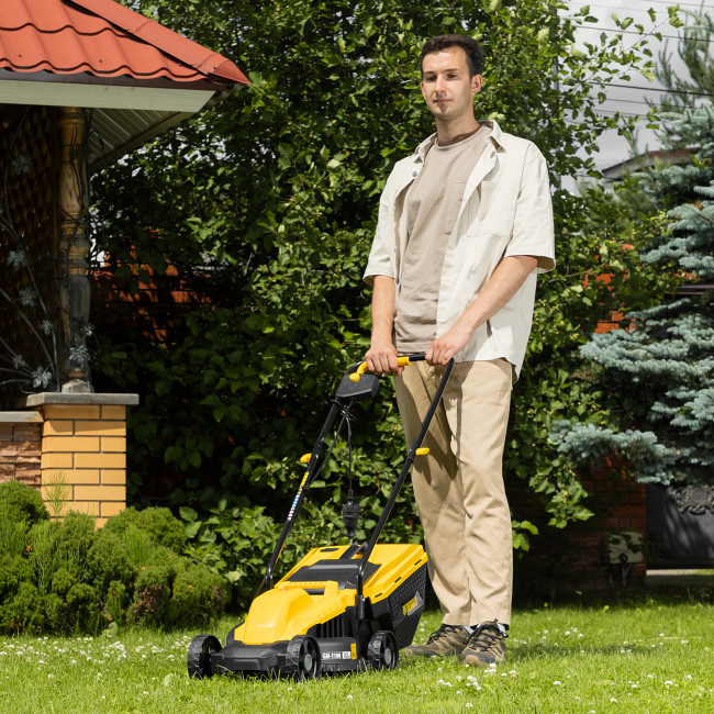 Газонокосилка электрическая GM-1100, 1100 Вт, шир. 32 см, 3 уров., травосб. 30 л Denzel в Новосибирске