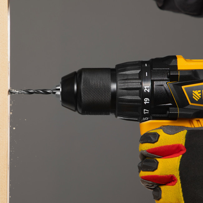 Дрель-шуруповерт аккумуляторная, бесщет. BLDL-IB-18-02, Li-Ion, 18 В, 2 акк. Denzel в Новосибирске