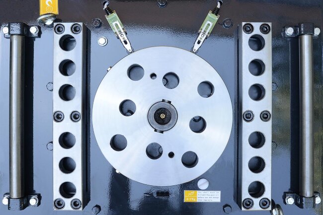 Станок для гибки арматуры с концевиком ТСС GW 42В в Новосибирске Станок для гибки арматуры с концевиком ТСС GW 42В в Новосибирске