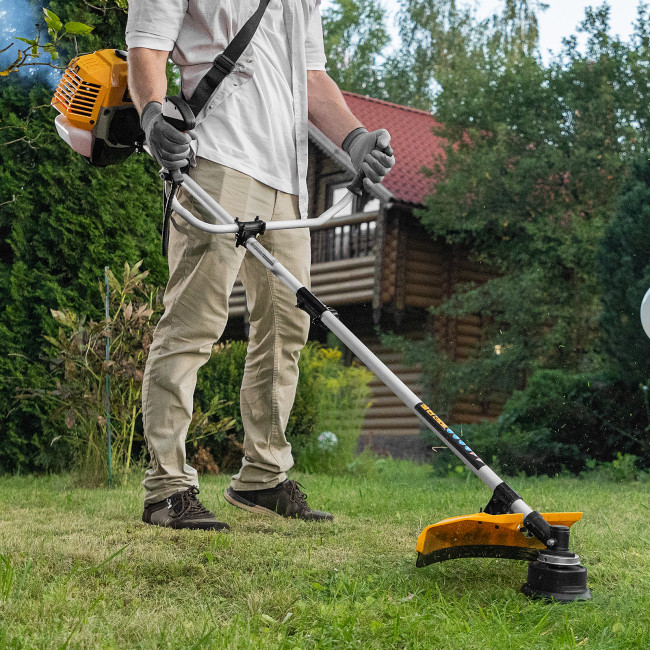 Триммер бензиновый DR-43S, 43 см3, разъемная штанга, состоит из 2 частей Denzel в Новосибирске