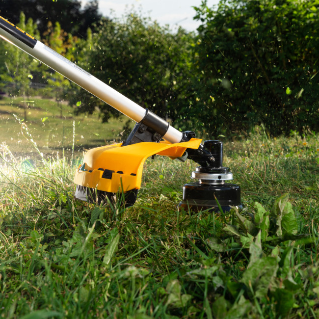 Триммер бензиновый DGT-43-PRO, анти-вибро, 43 см3, неразъем, состоит из 2 частей Denzel в Новосибирске