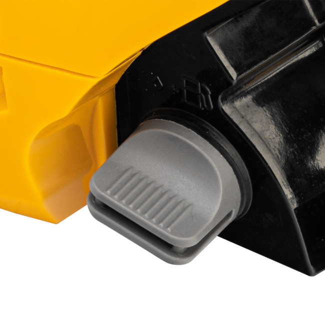 Пила цепная бензиновая DGS-4516, шина 40 см, 45 см3, 3 л.с, шаг 3/8, паз 1.3 мм, 57 звеньев Denzel в Новосибирске