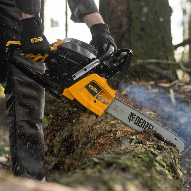 Пила цепная бензиновая DGS-4516, шина 40 см, 45 см3, 3 л.с, шаг 3/8, паз 1.3 мм, 57 звеньев Denzel в Новосибирске